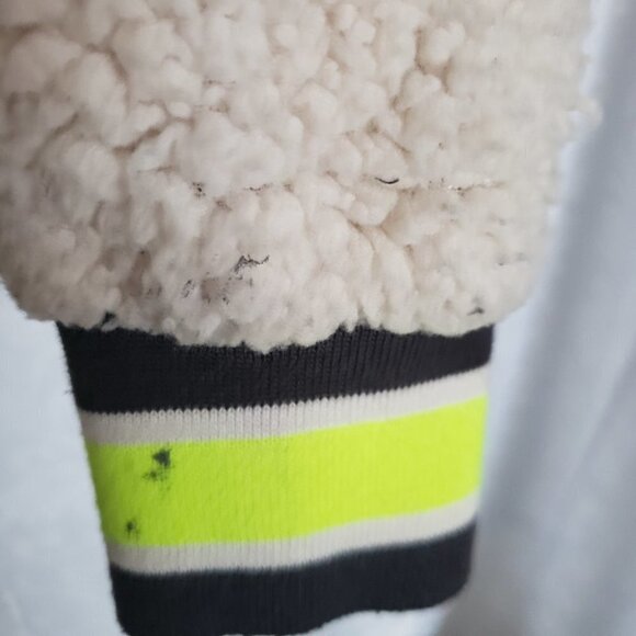 Fashion Nova Medium Sherpa faux wool jacket Off white with neon zipper - Picture 4 of 12